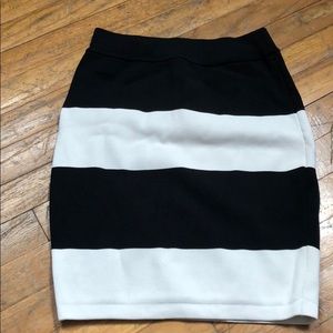 Shakuhachi black and white skirt Sz Medium